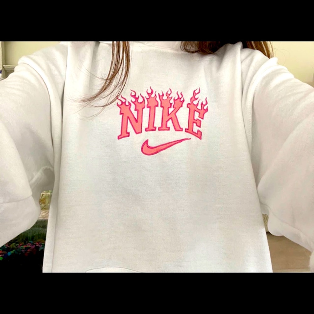 Nike white and pink Crewneck Sweatshirt oversized
